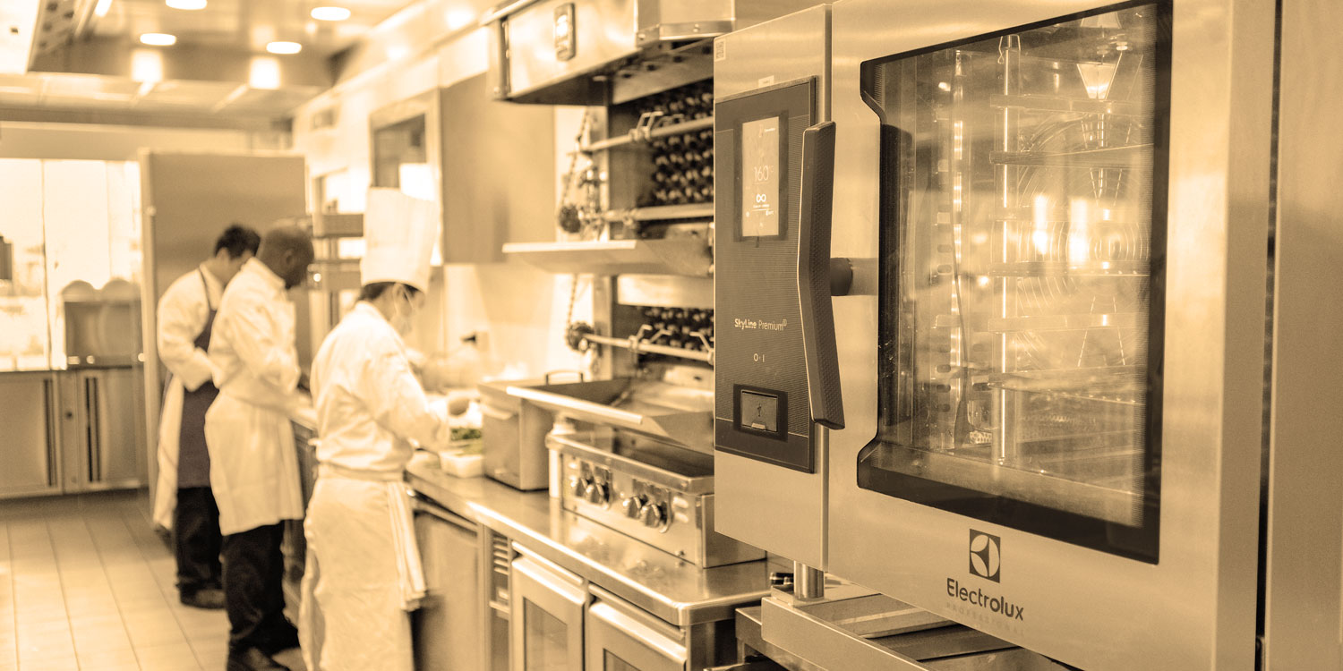 How Combi Ovens Improve Kitchen Efficiency